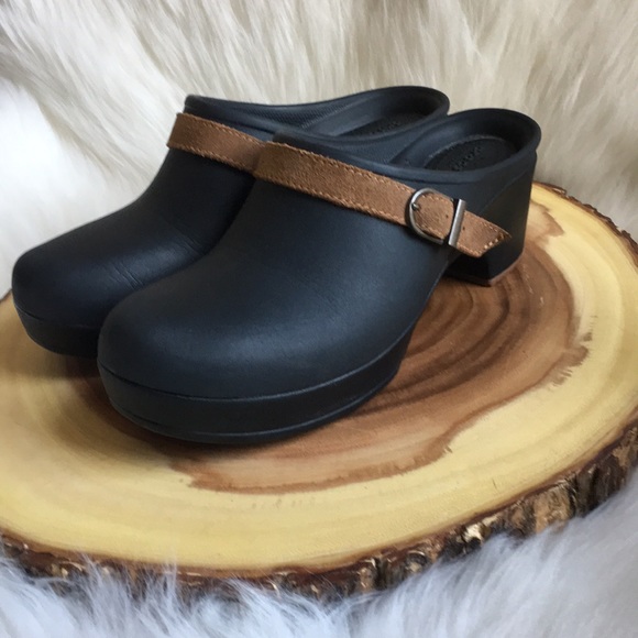 waterproof clogs